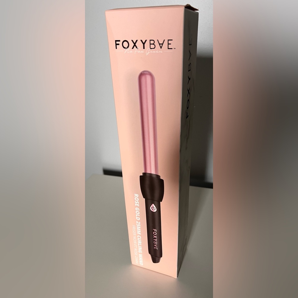 New in Box - never opened! FoxyBae Rosegold Curling Wand
